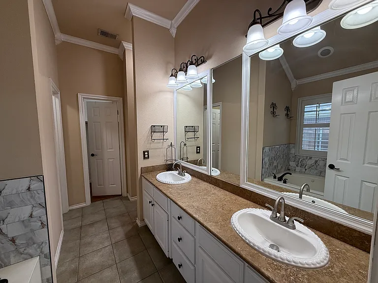 1107 Lyra Ln — Photo 11