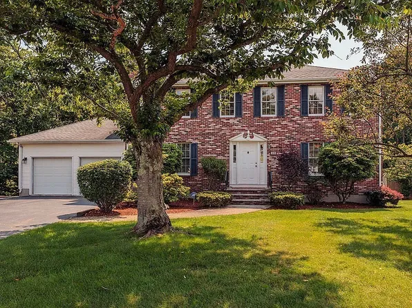 25 Melba Ln, Stoneham, MA 02180