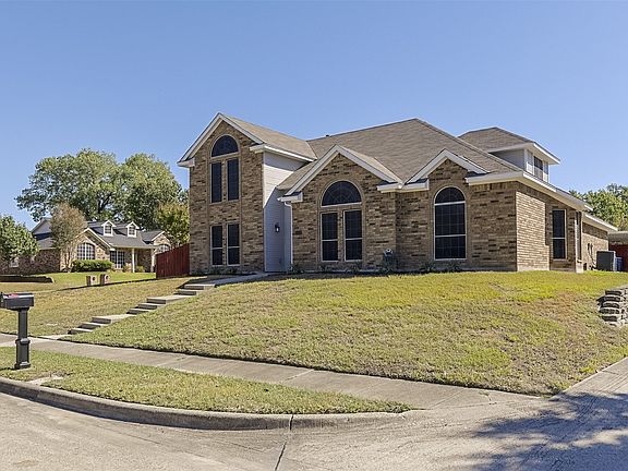 3rd image of 5914 Beacon Dr