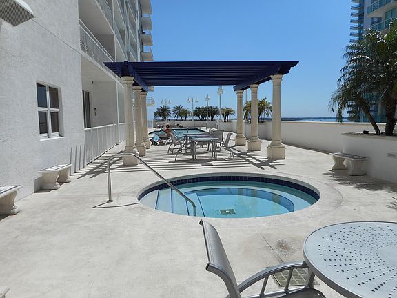 3rd image of 1200 Brickell Bay Dr APT 2522