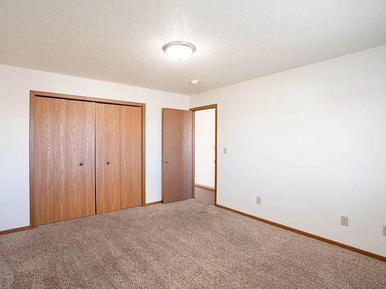 Fargo, ND Carlton Place Apartments | 21C | Bedroom