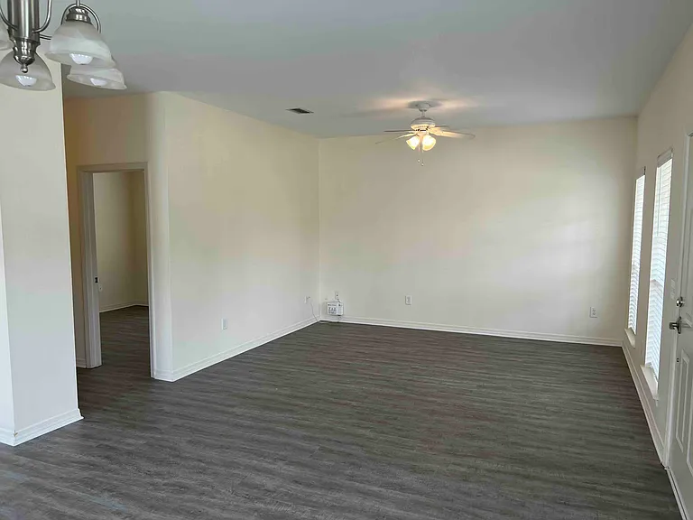 33213B Stables Dr — Photo 7