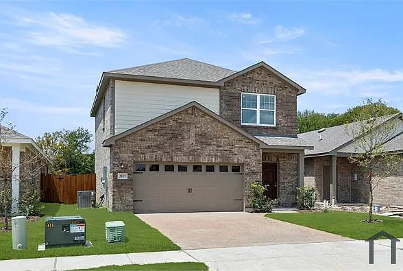 2107 Burnwood St — Photo 2