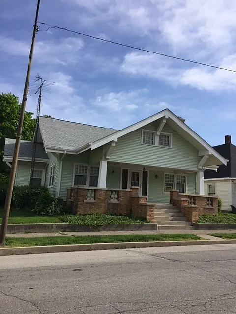 208 E Columbia St photo 1