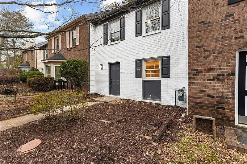 2 bed, 2.5 bath, 1280 sqft, $2,300 — Photo 2