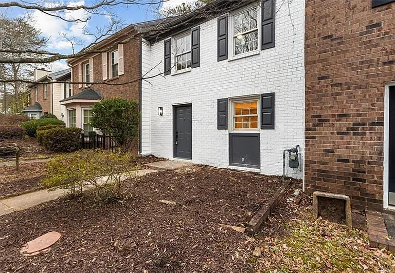 1777 Twin Brooks Dr SE — Photo 2