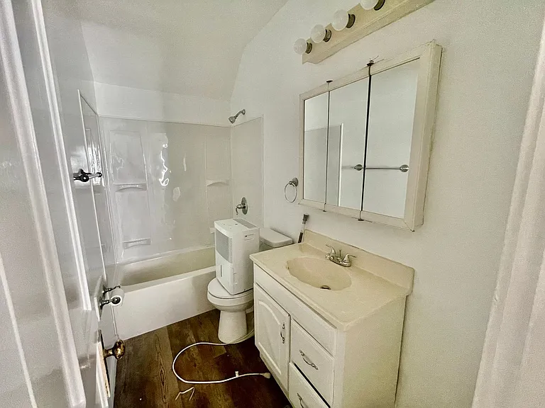 520 Glenn St — Photo 10