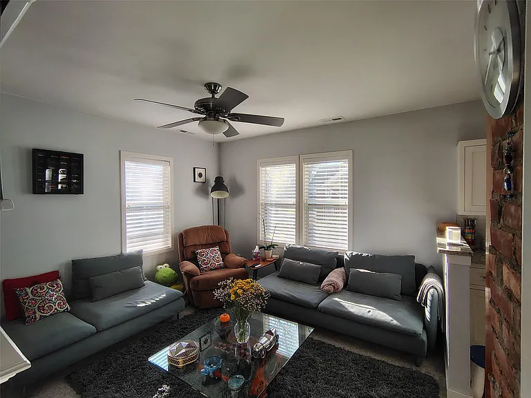 241 N Helen Ave — Photo 15