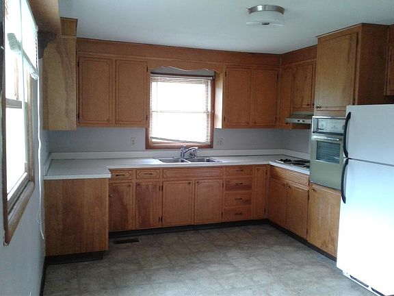 Kitchen facing old Bluff City Hwy