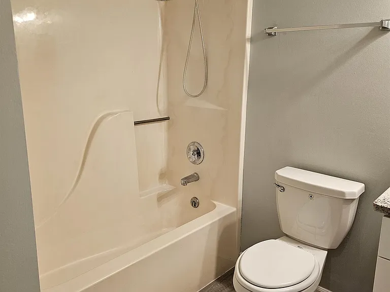 8224 Hunters Ridge Trl — Photo 20
