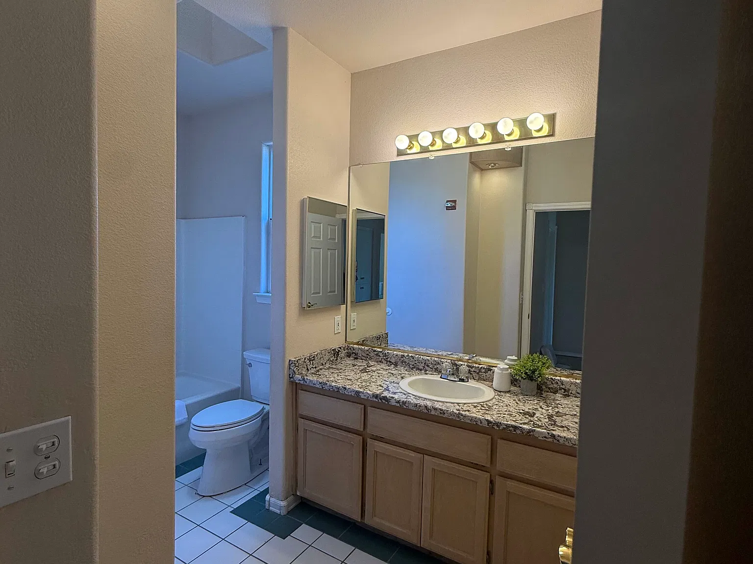 3 bed, 2.5 bath, 2020 sqft, $800 — Photo 3
