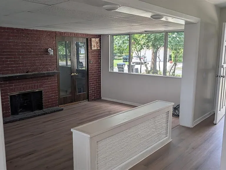 714 Governors Ave — Photo 1