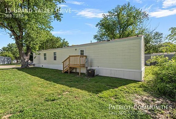 4th image of 15 Grand Valley Dr