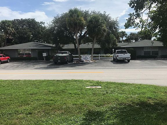 800 Bahia Mar Rd is a single-story six-plex located on a quiet street just a short walk from the beach, Humiston Park, and the Village Beach Market. The only gas station on the Island and a CVS are just down the road which makes the location very conveni