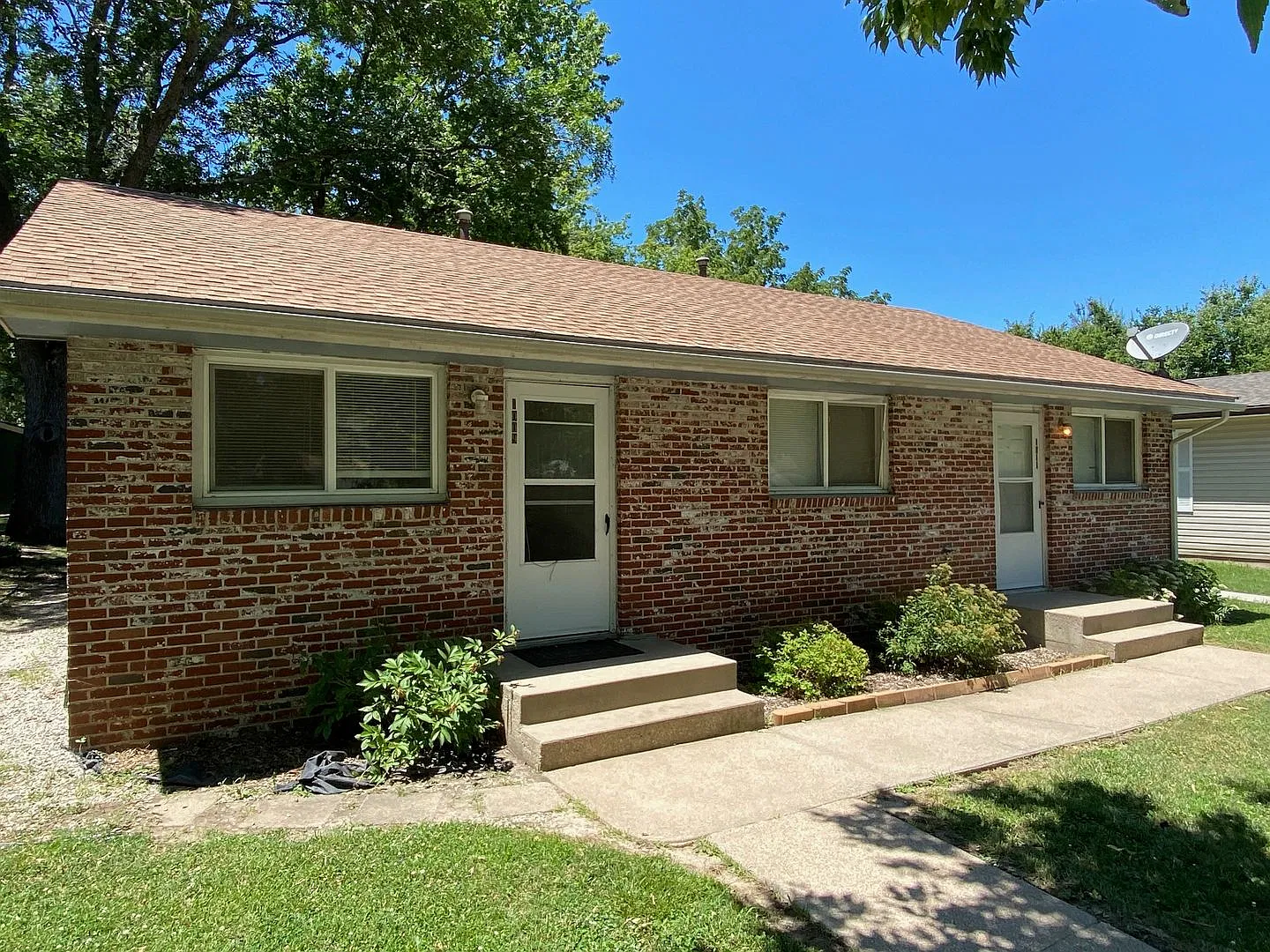1009 Cottonwood St — Photo 3