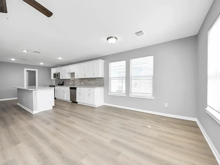 6832 Foster St — Photo 8