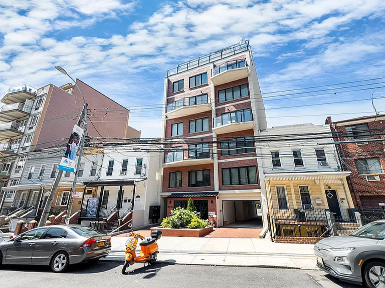 30-82 Crescent St #4C — Photo 14