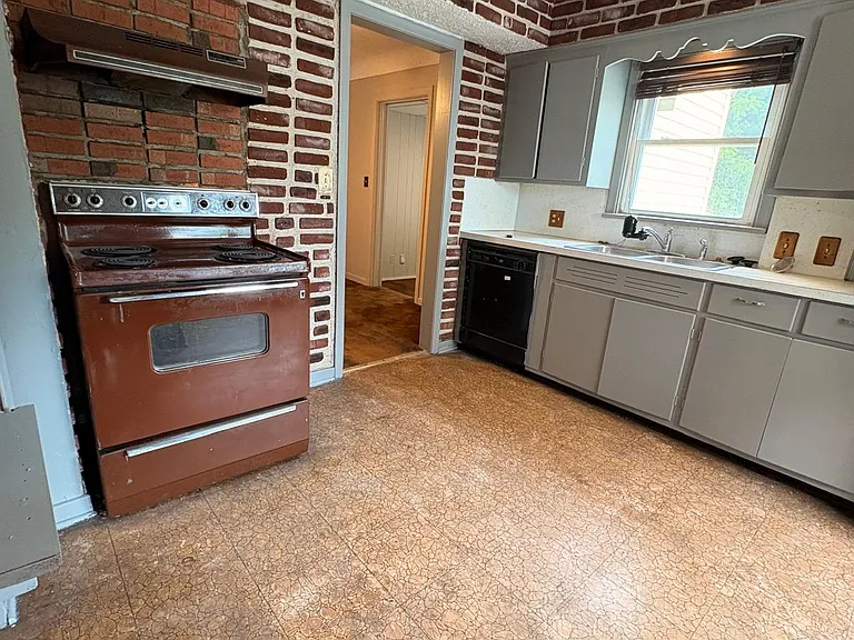 1946 Oakwood Ave — Photo 26