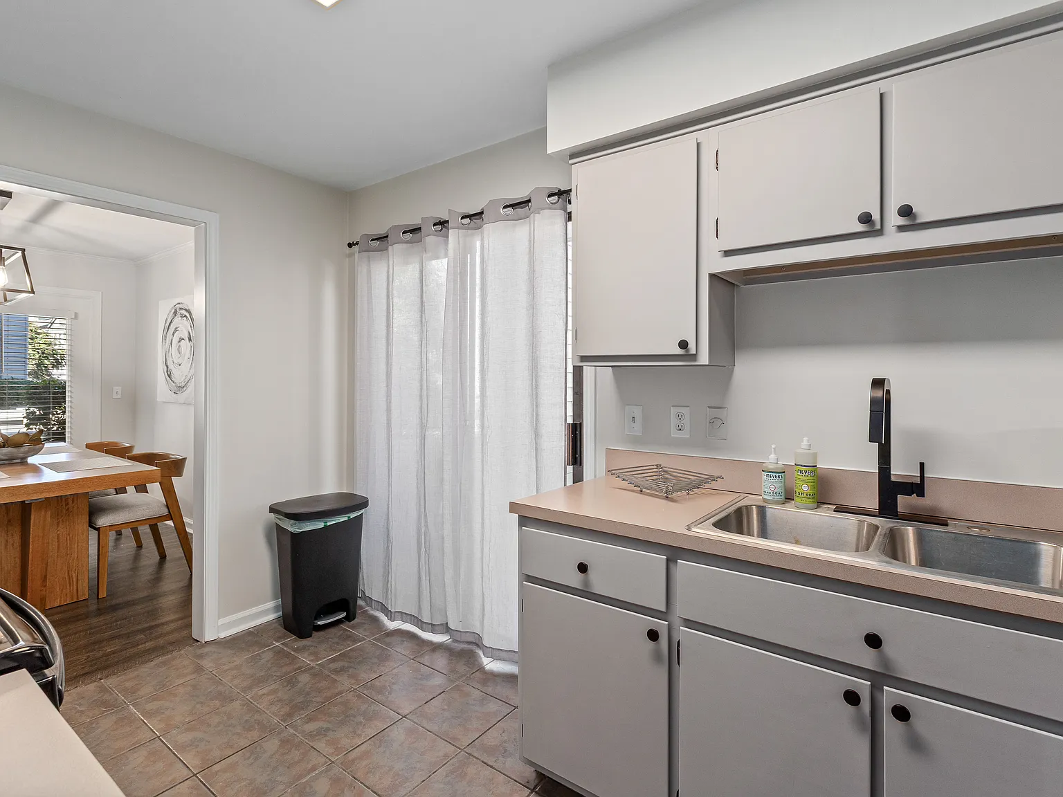 2 bed, 1200 sqft, $3,200 — Photo 3