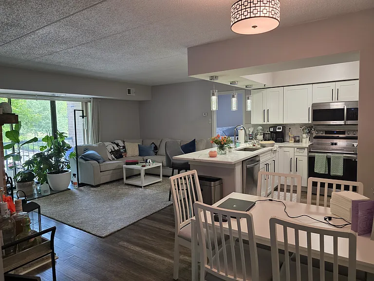 922 Washington Pl #22 — Photo 2