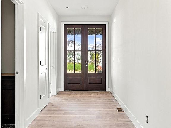 3rd image of 5220 Whisper Dr