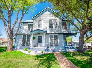 407 W Sandstone St, Llano, TX 78643