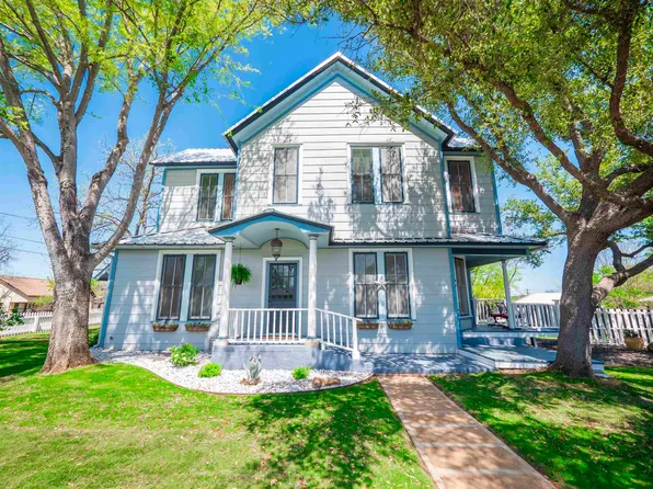 407 W Sandstone Street, Llano, TX 78643