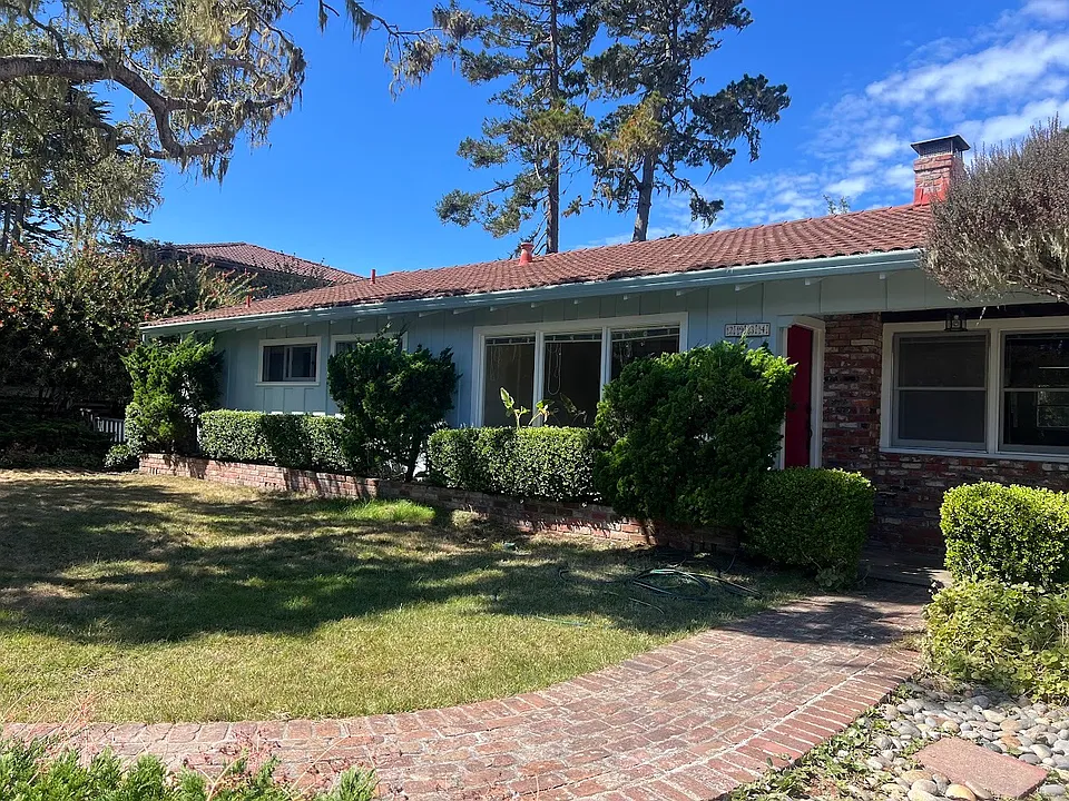 2934 Lupin Ln