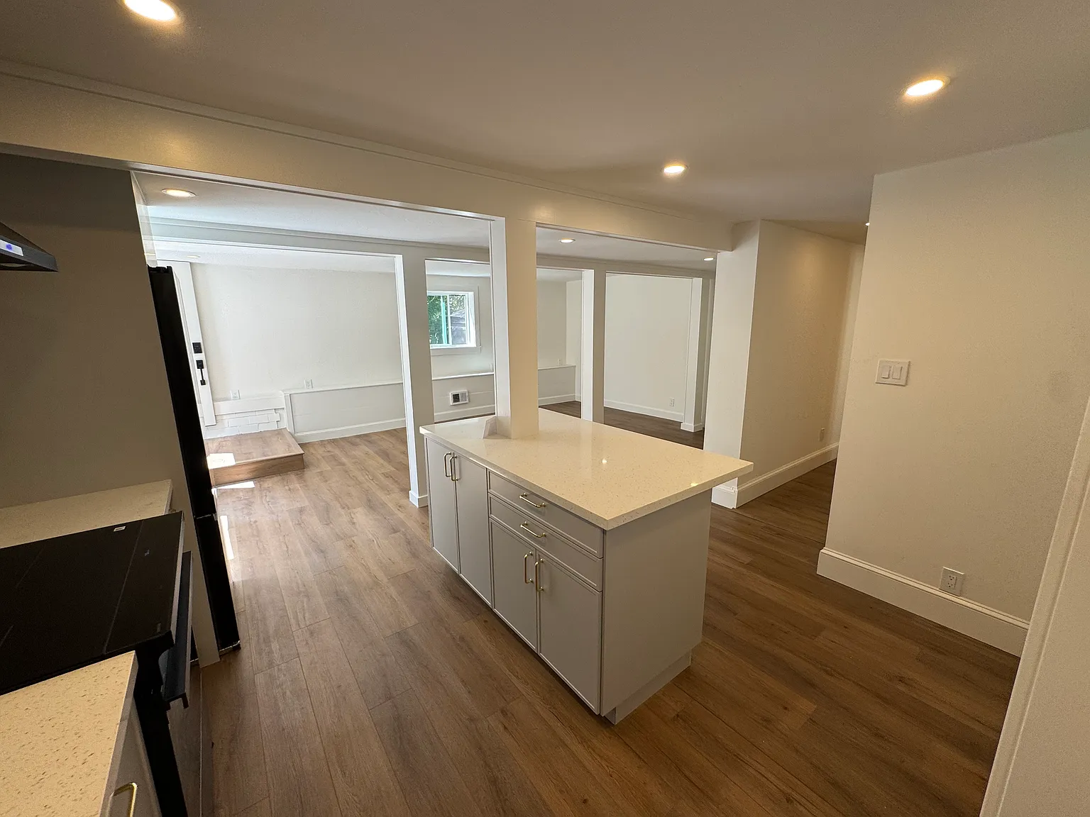 2 bed, 1000 sqft, $3,600 — Photo 4