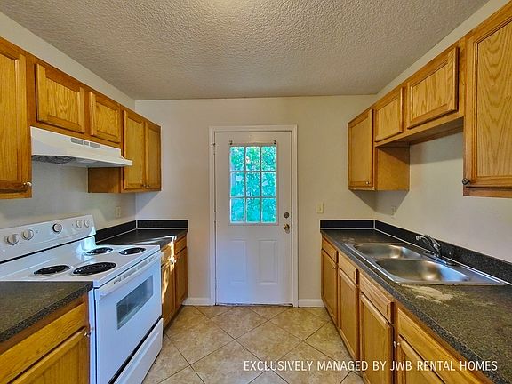 3rd image of 2027 Ashland St