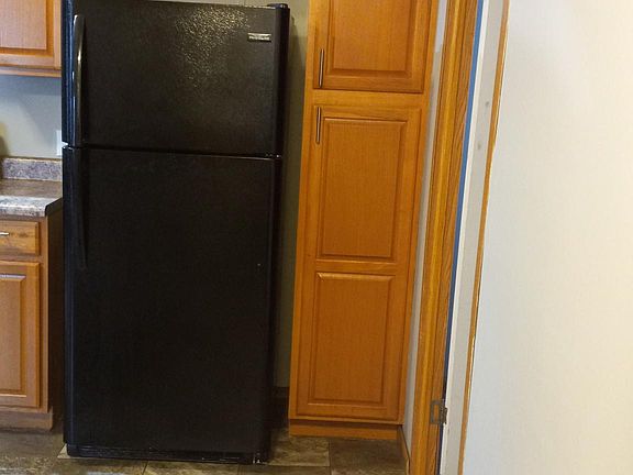 2nd image of 225 Park Ln