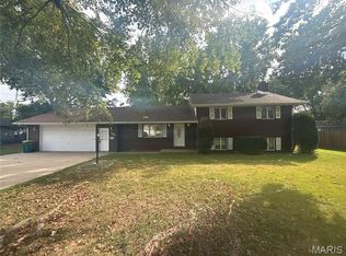 1750 Clinton St, Carlyle, IL 62231