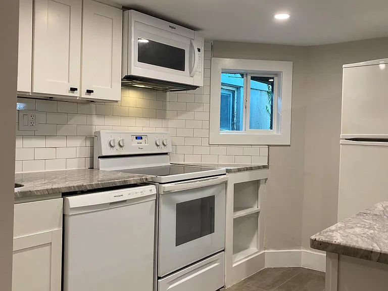 719 Quebec Pl NW #1 — Photo 3