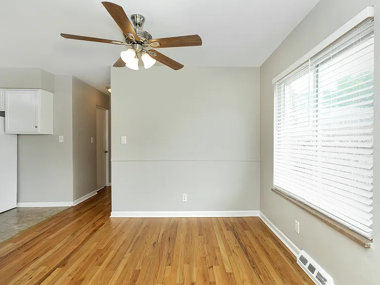 347 N Eton St #18 — Photo 7