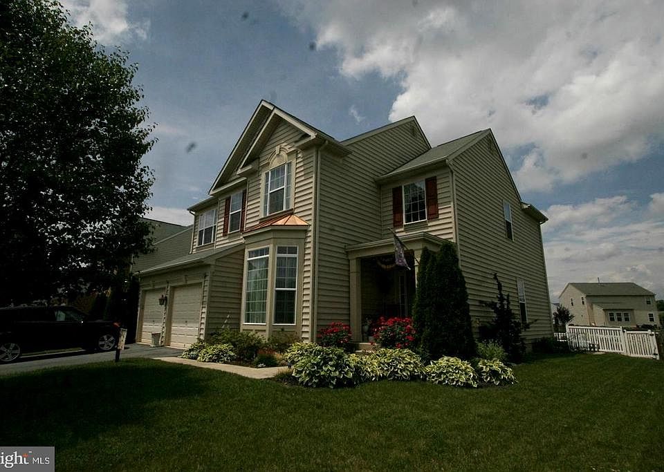 Shows like a model home.  (pic from 2018)