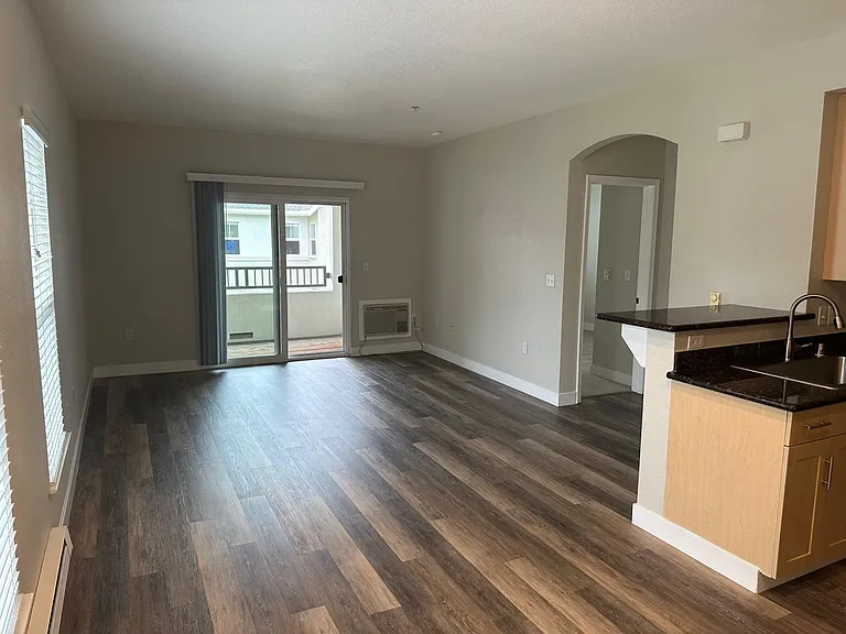 Catalina Luxury Apartments — Photo 9