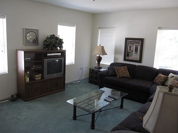 5th image of 7521 Elmwood Ave APT 200