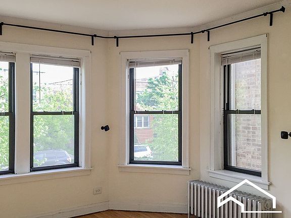 3rd image of 2546 W Summerdale Ave #1F