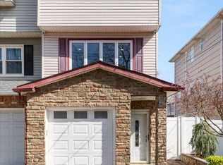 31 Blaine Ct, Staten Island, NY 10310