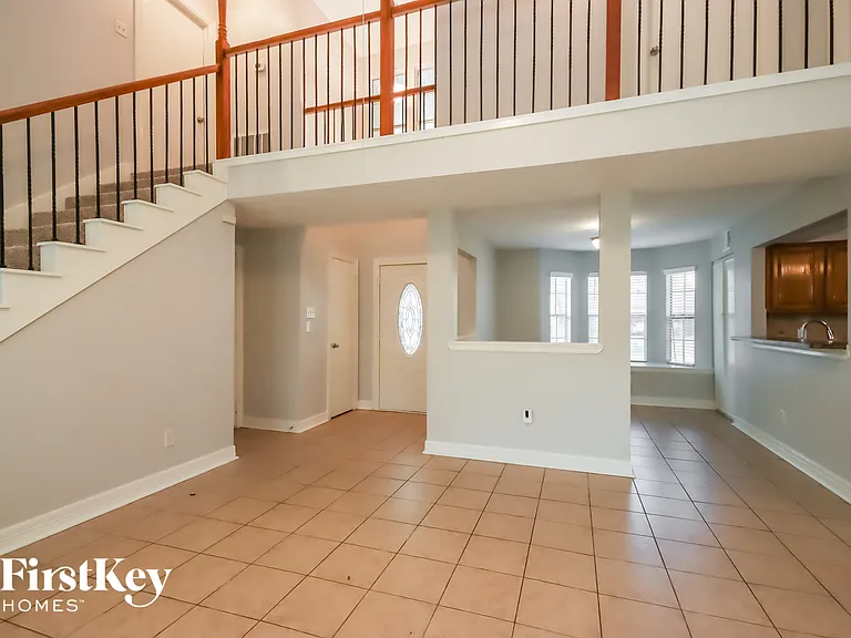 3210 Lake Stream Dr — Photo 4