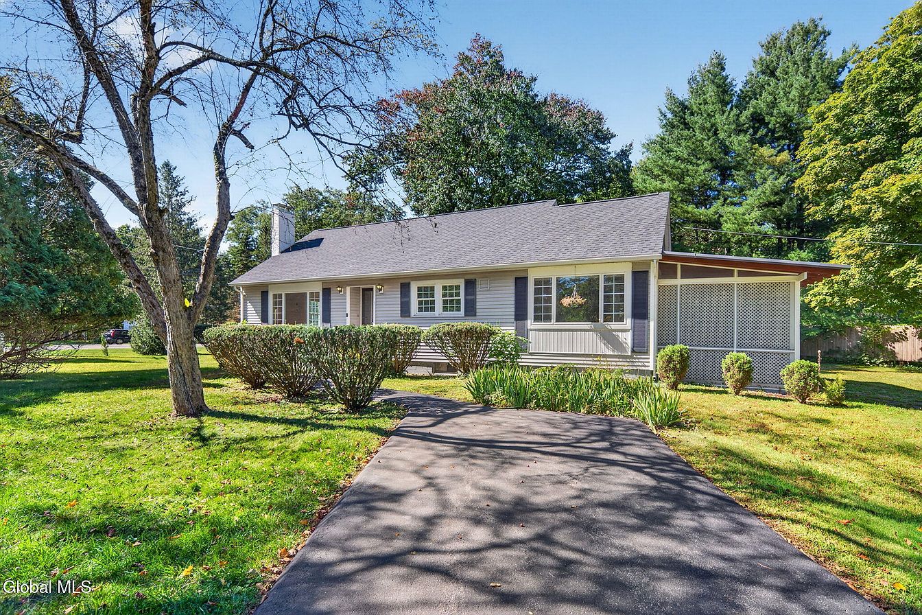 1st image of 5 Bunker Hill Road
