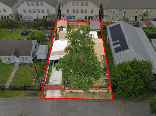 1205 Armstead St, Houston, TX 77009
