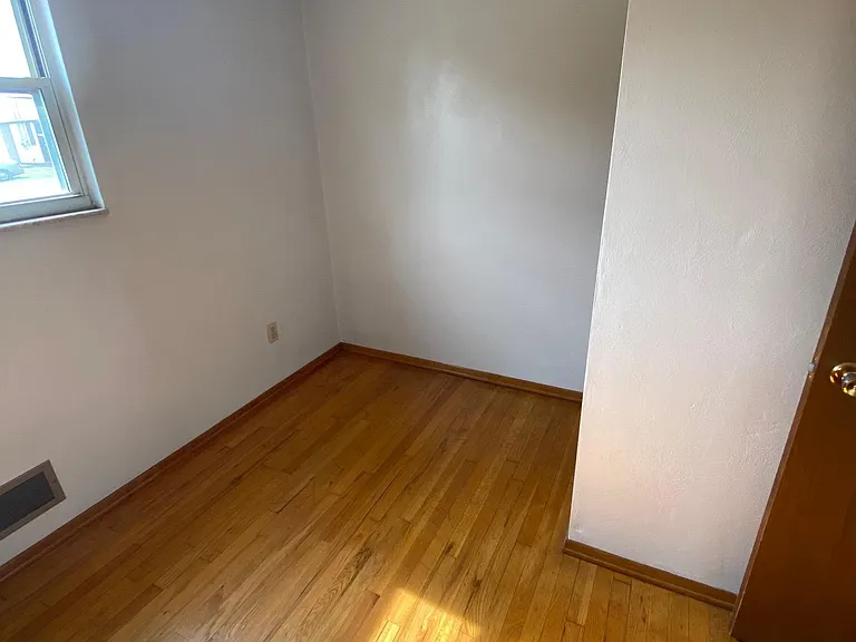 1067 Wolfe Ave — Photo 10