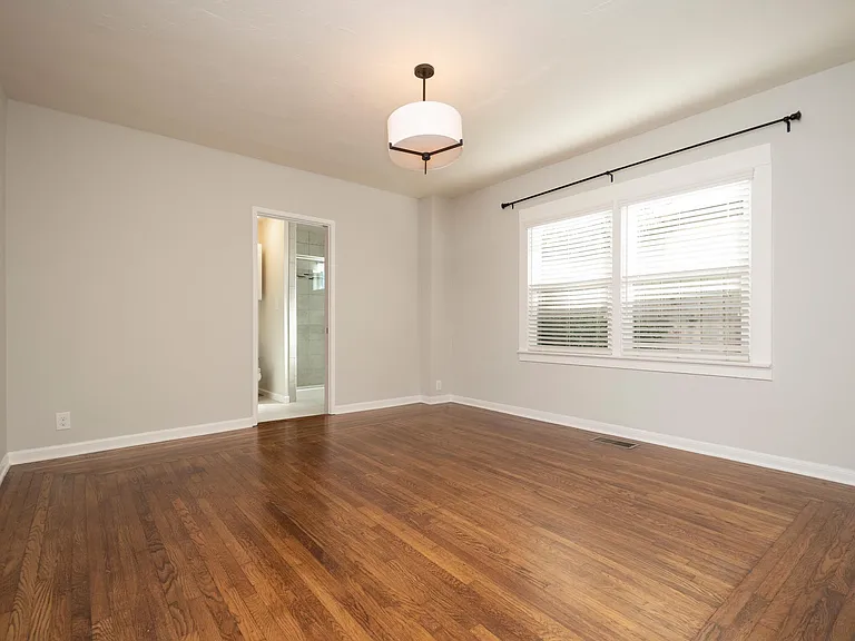 904 Paloma Ave — Photo 3