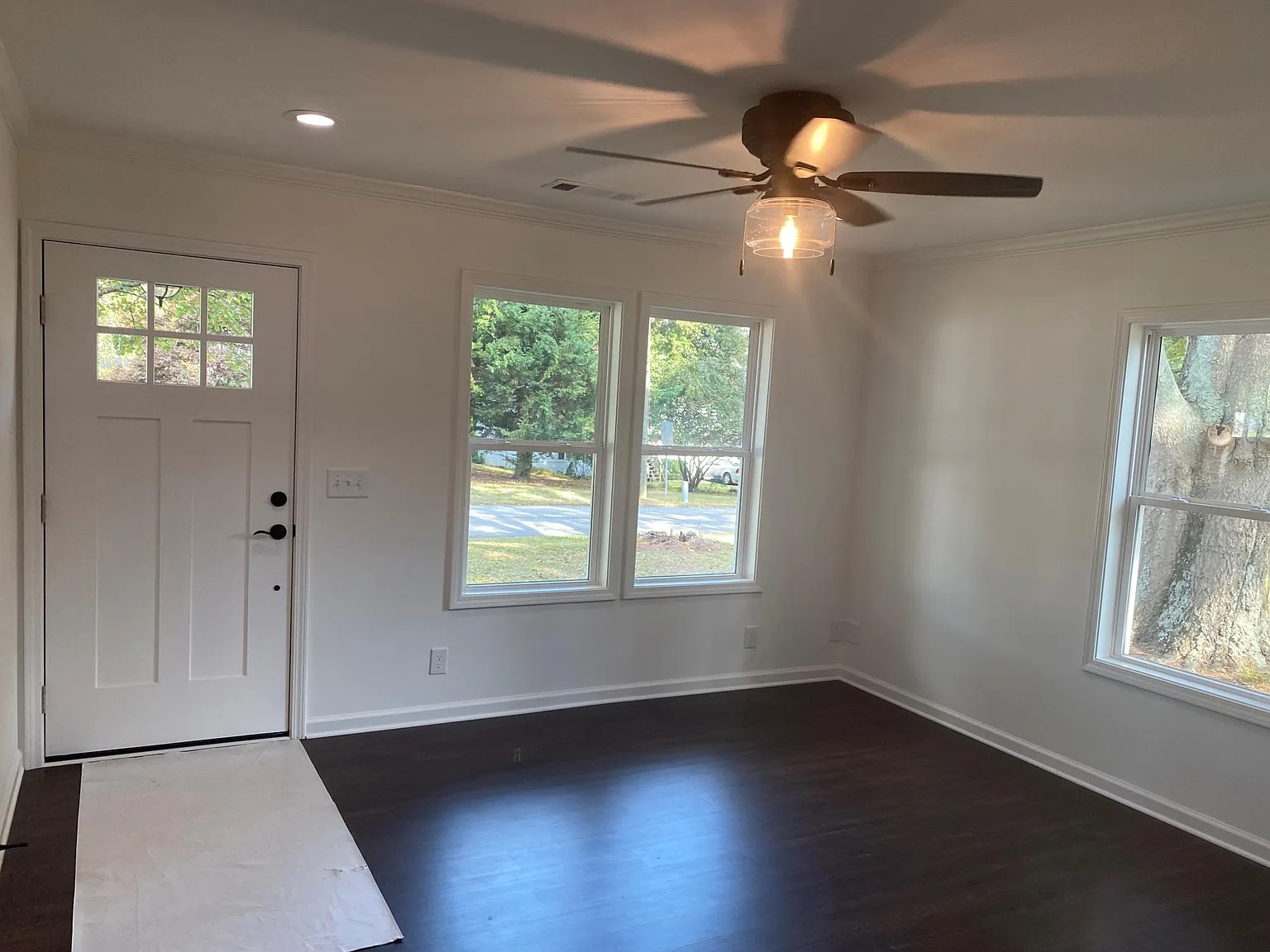 2 bed, 925 sqft, $1,600 — Photo 2