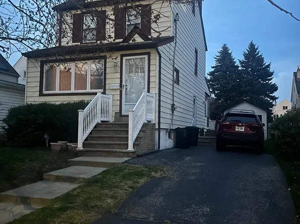 89 Carstairs Road, Valley Stream, NY 11581