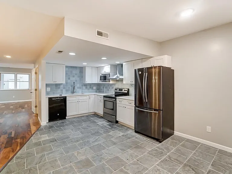 114 E Corry St — Photo 14