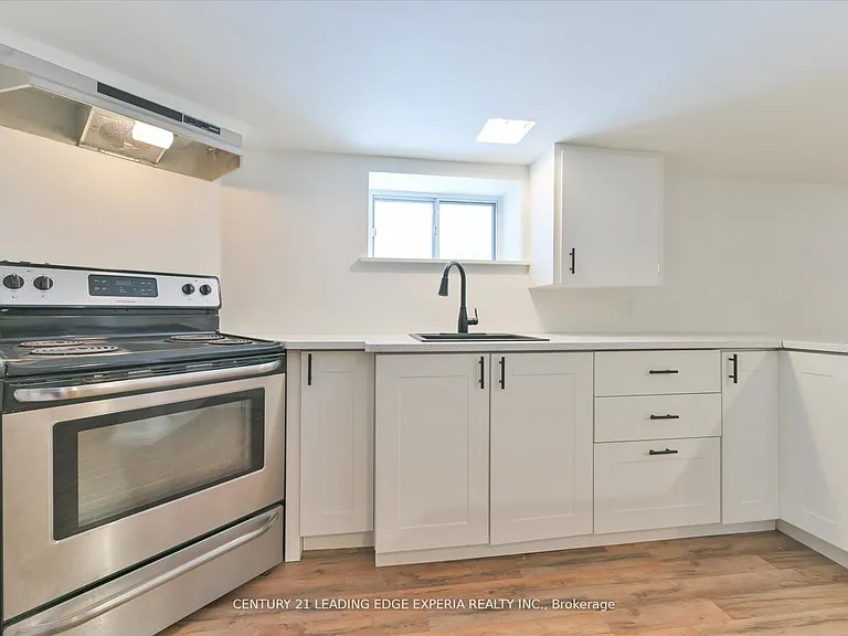 24 Torrens Ave #LOWER — Photo 5