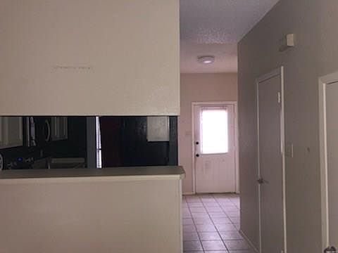 2nd image of 637 Carriagehouse Ln APT 5