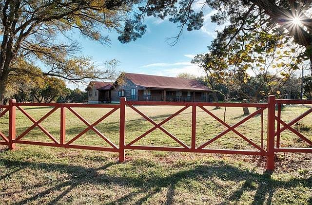 1st image of 321 Indian Oaks
